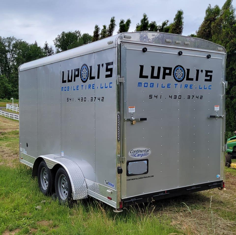 Lupoli's Mobile Tire logo